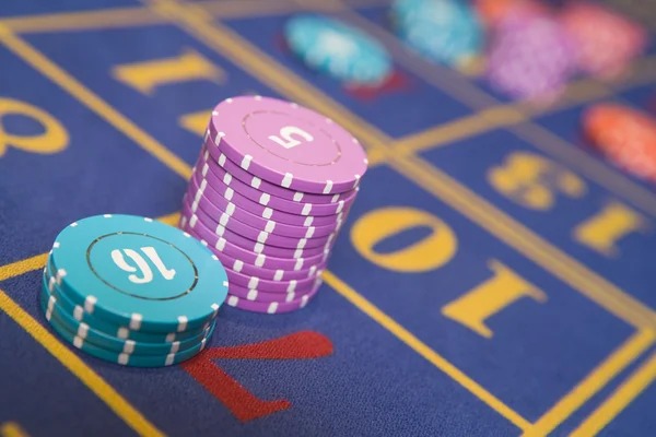 European roulette wheel and betting table on situs138 live-dealer studio